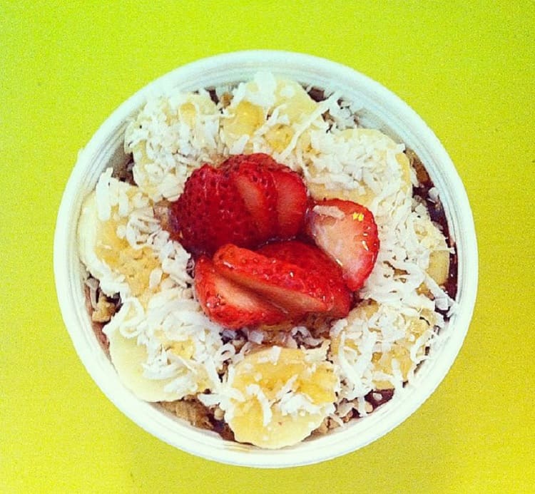 Pablo's Bowls serves healthy organic fresh fruit options along with several other veggie options