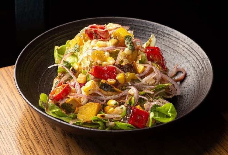 Vermilion Restaurant adopts a unique policy of the neighborhood restaurant group in creating its interior image and Alexandria VA food options