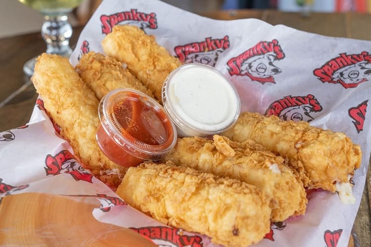 Spanky's serves old-school chicken sandwiches, burgers, and delicious appetizers in the south plains area