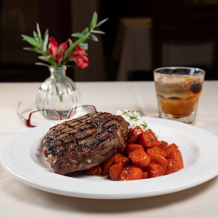 Paseo Grill is considered one of the classiest American dinners that provide people with rich western food dishes