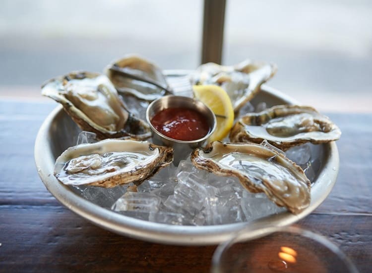 Pearl Oyster's Bar is specialized in delivering people exotic seafood options with high-quality ingredients