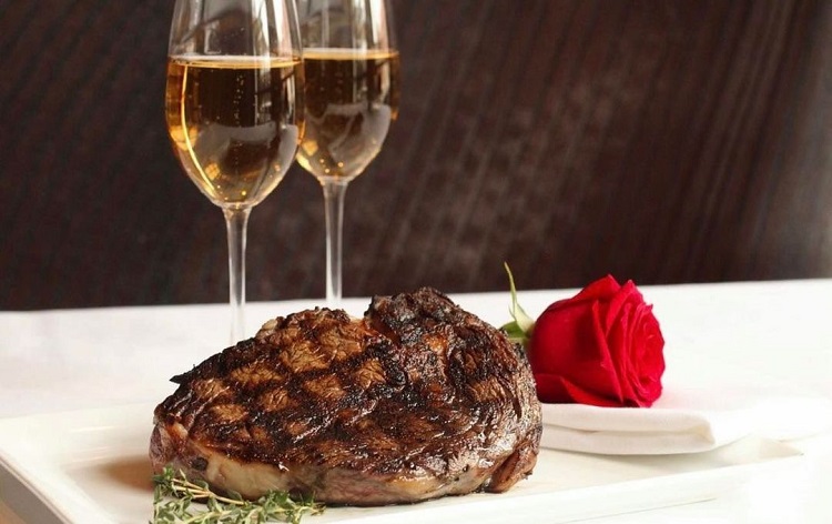  Mickey’s Mantle Steakhouse is known for serving classic Northern American inspired juicy steaks