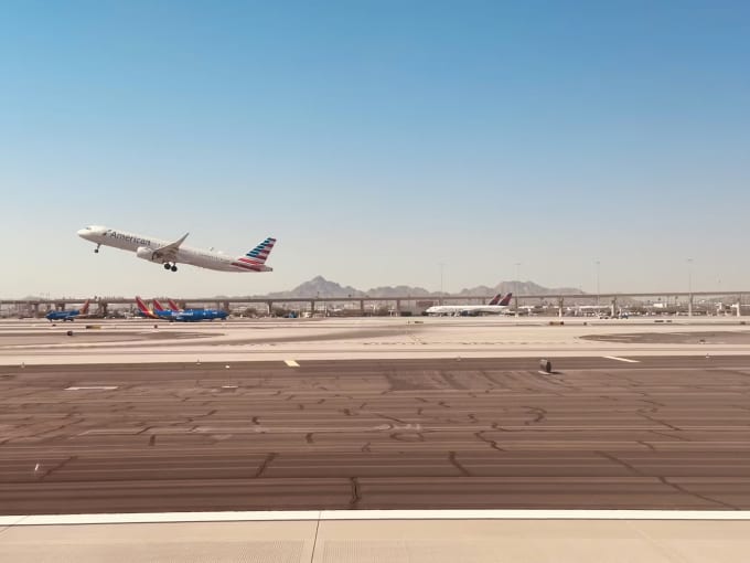 American Airlines plane taking off at Phoenix Sky Harbor Airport