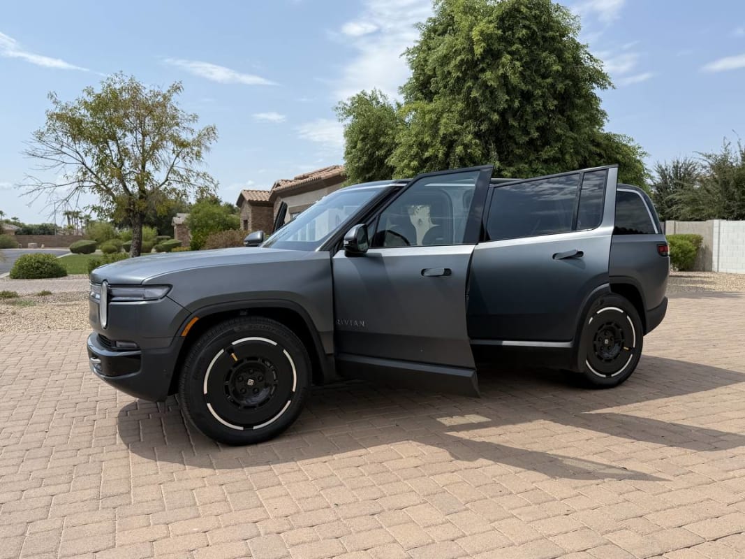2024 Rivian R1S Adventure – Dual Motor