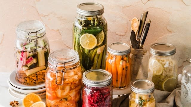 Konsumsi Makanan Fermentasi Harian Bantu Jaga Kesehatan Mikrobioma Usus
