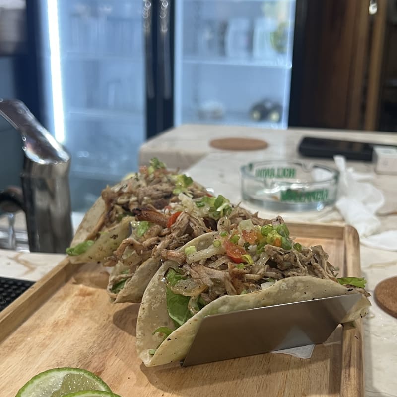 Tacos de lechón asado