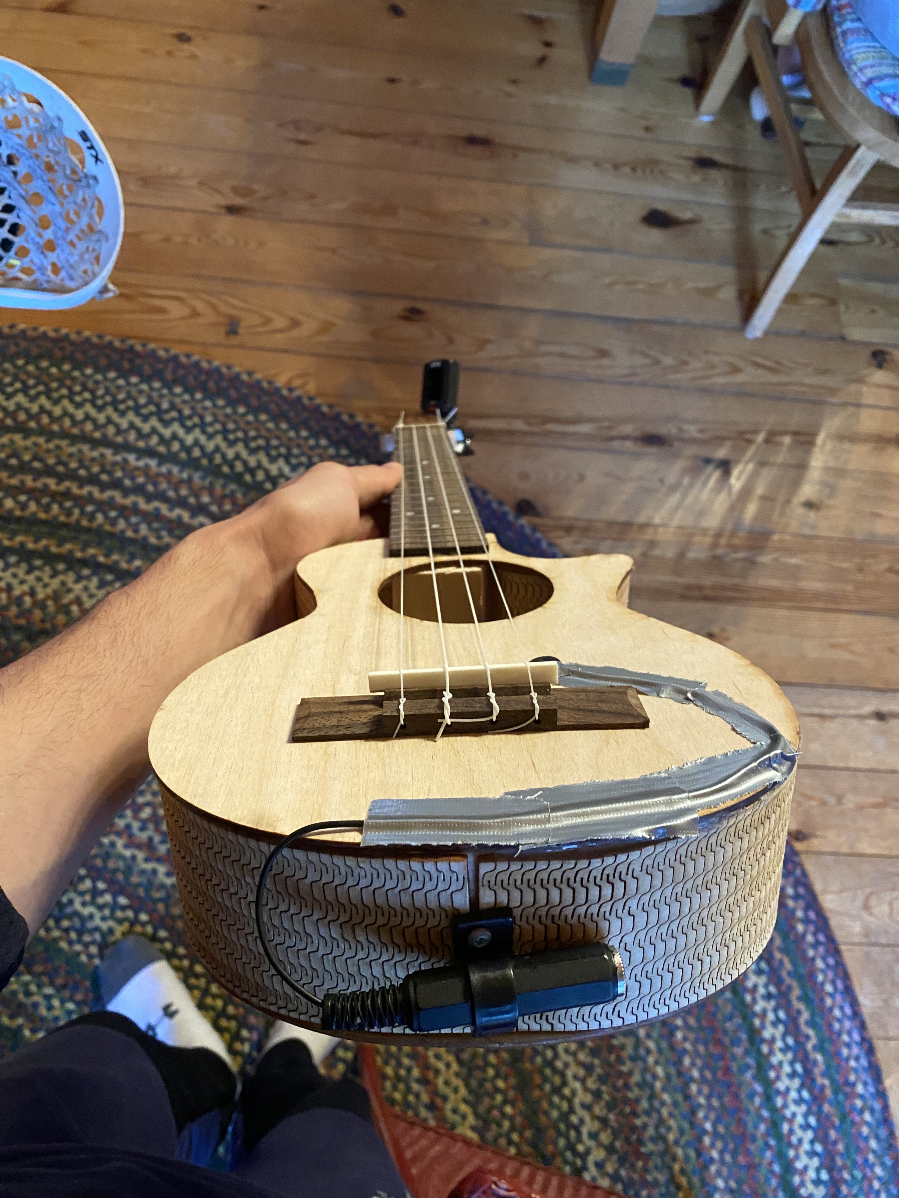 Tuning ukulele