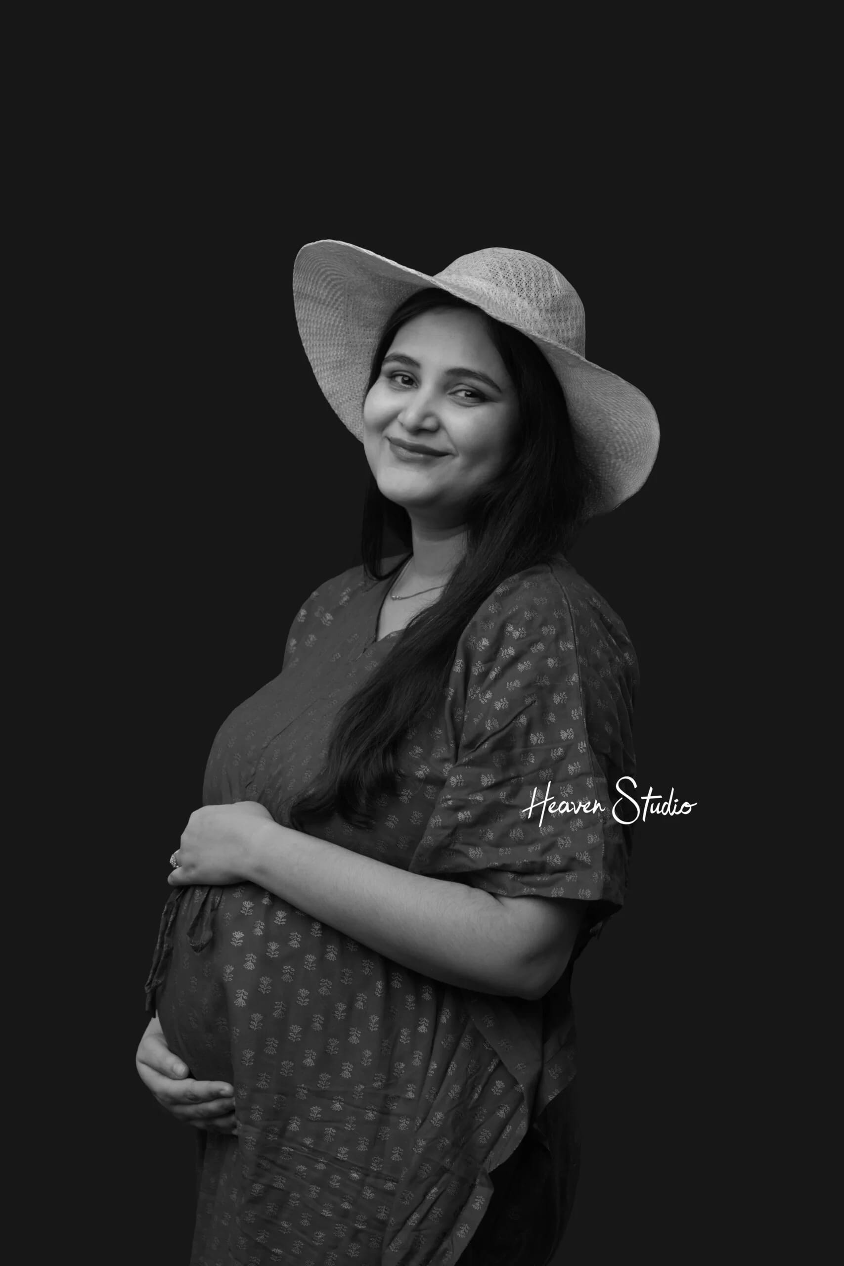Best Maternity Photo-Shoot in Noida