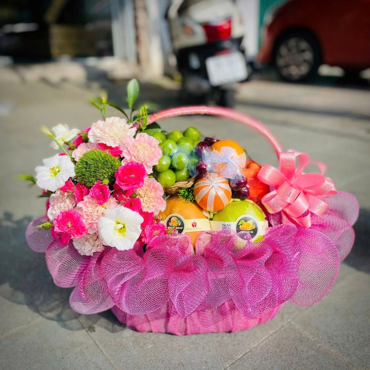 Giỏ trái cây kèm hoa tươi nk269