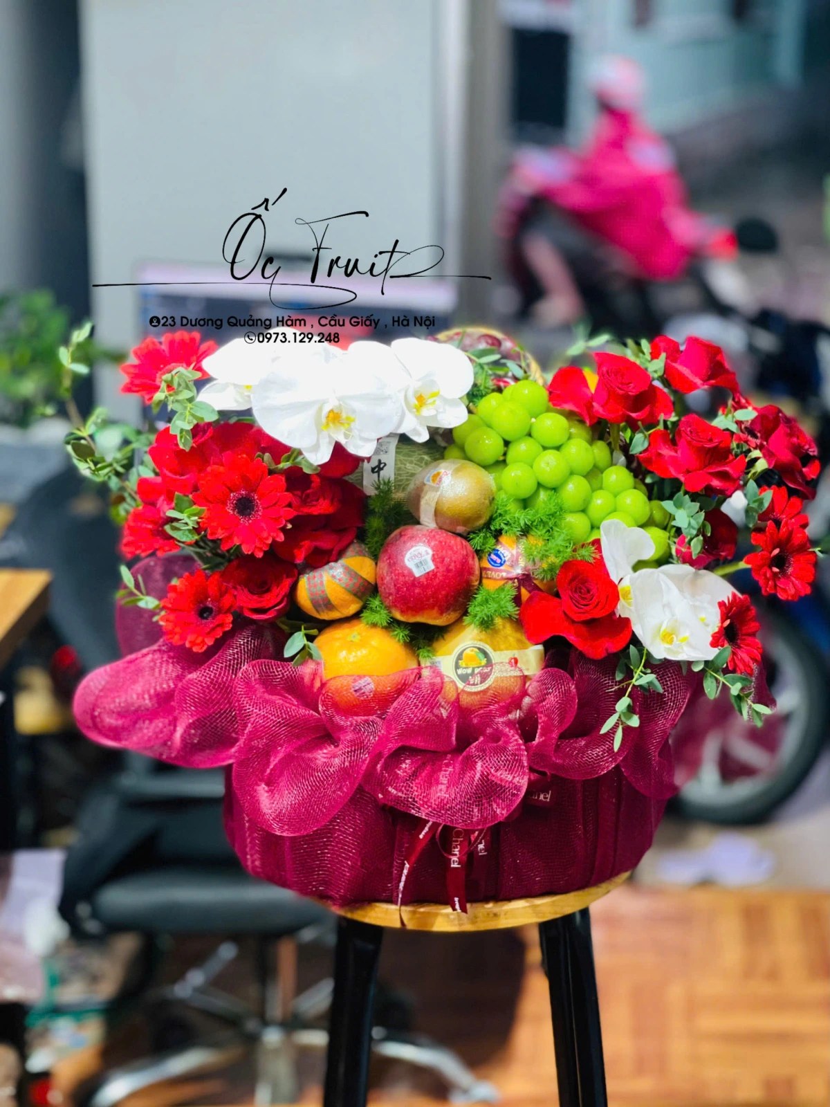 Giỏ trái cây kèm hoa tươi nk283