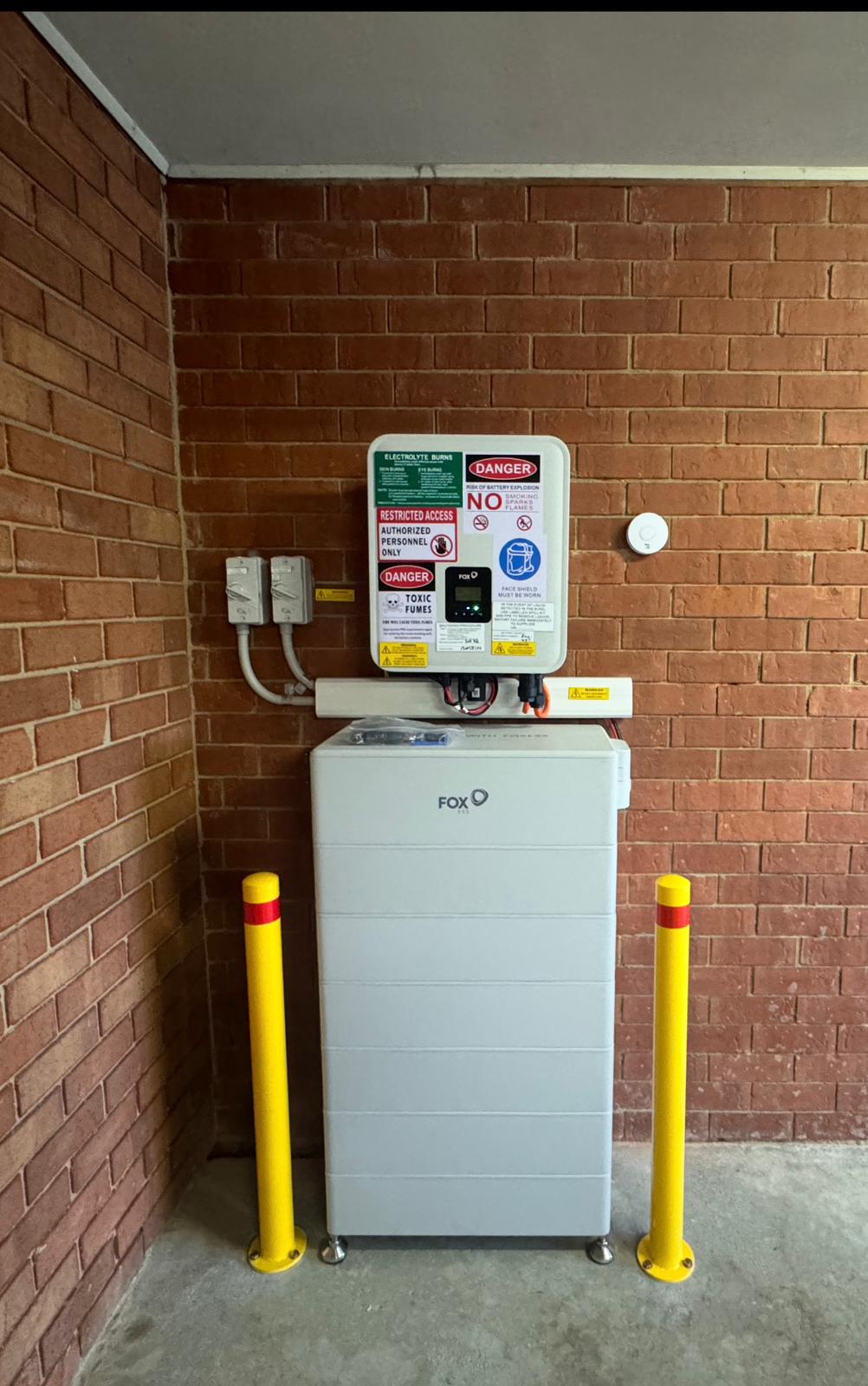 Amos Green Energy solar battery installation