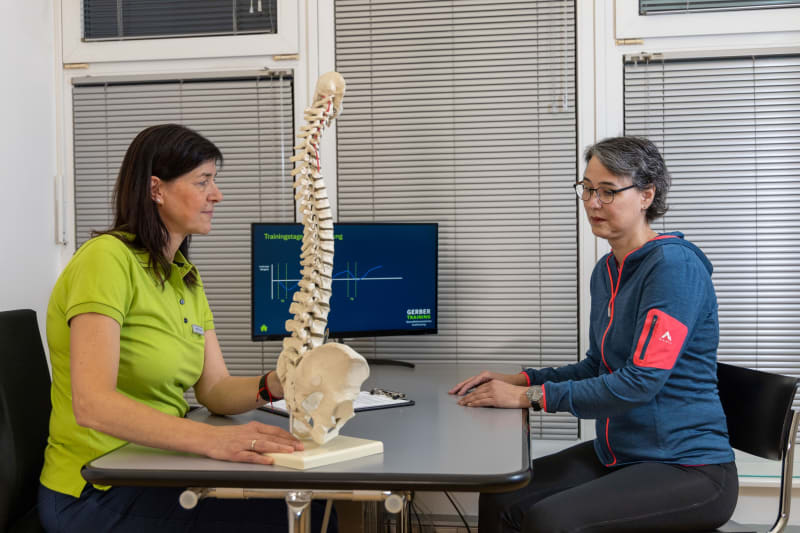 Individuelles Krafttraining für Senioren mit professioneller Betreuung
