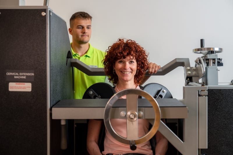 Nacken- und Schultertraining gegen Spannungskopfschmerzen bei Gerber Training Bochum