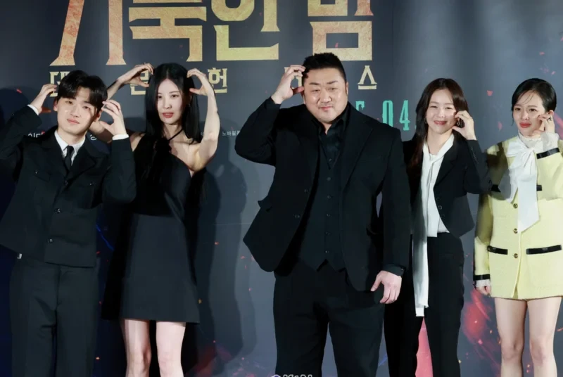 거룩한 밤: 데몬 헌터스 영화 포스터