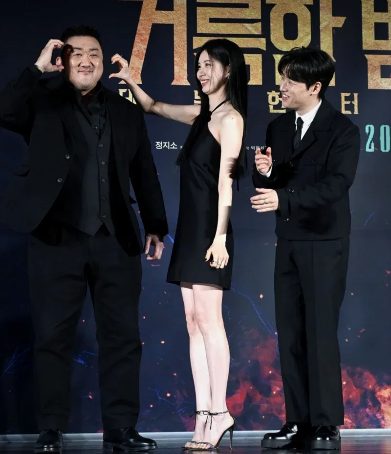 거룩한 밤: 데몬 헌터스 영화 포스터