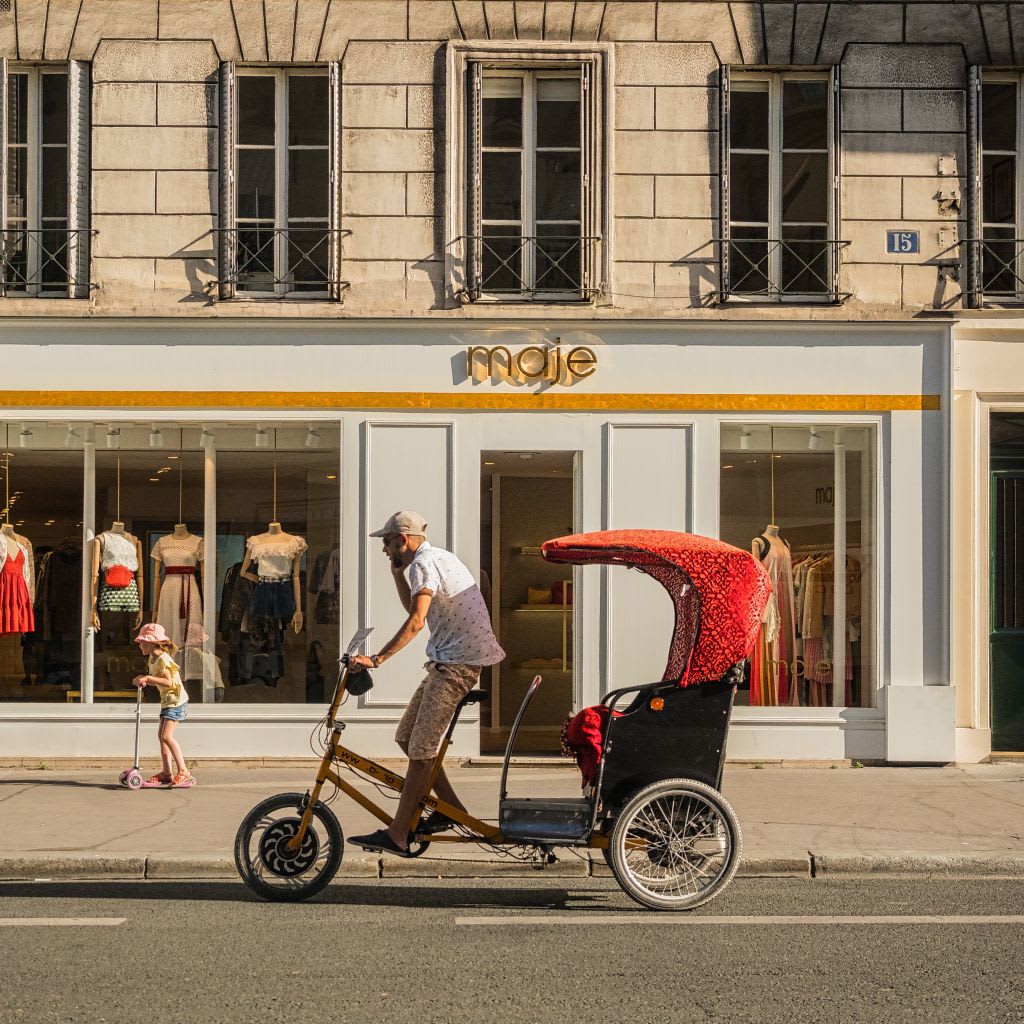 Visite en pousse dans le quartier Saint-Germain%252C devanture de la boutique Maje.