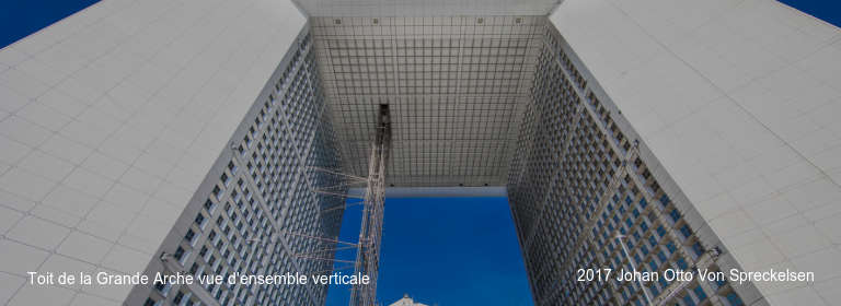 Toit de la Grande Arche vue d'ensemble verticale