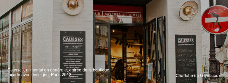 Causses, alimentation générale, entrée de la boutique, façade avec enseigne, Paris 2012.