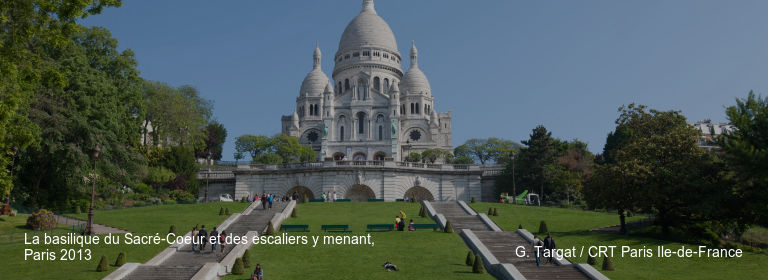La basilique du Sacré-Coeur et des escaliers y menant%252C Paris 2013 G. Targat %252F CRT Paris Ile-de-France