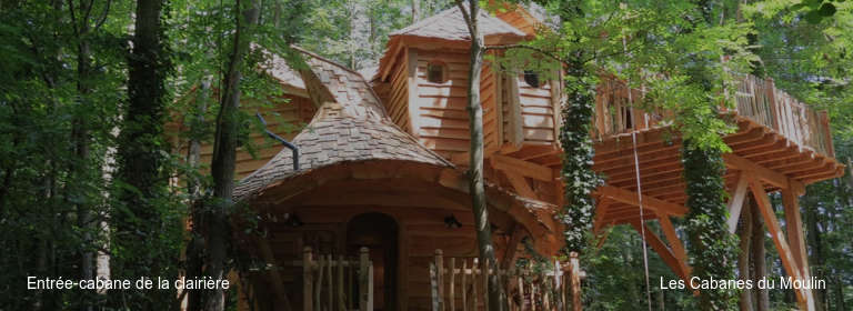 Entrée-cabane de la clairière Les Cabanes du Moulin