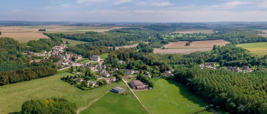 Vue à vol d'oiseau de Guiry-en-Vexin et de sa campagne