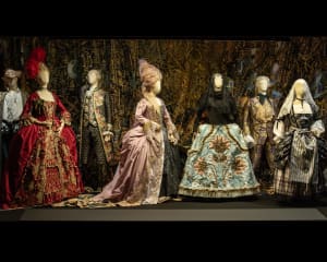 Exposition de costume de scène au Château de Fontainebleau sous le signe de Marie-Antoinette