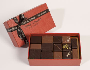 Assortiment de chocolats dans un ballotin, Gilles Cresno, chocolatier, Rueil-Malmaison, 2014.