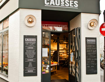 Causses, alimentation générale, entrée de la boutique, façade avec enseigne, Paris 2012.