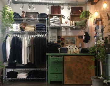 Des classiques et des basics pour lui : baskets, jean, sweat, tshirt, chemise pour porter tous nos savoir-faire made in France !