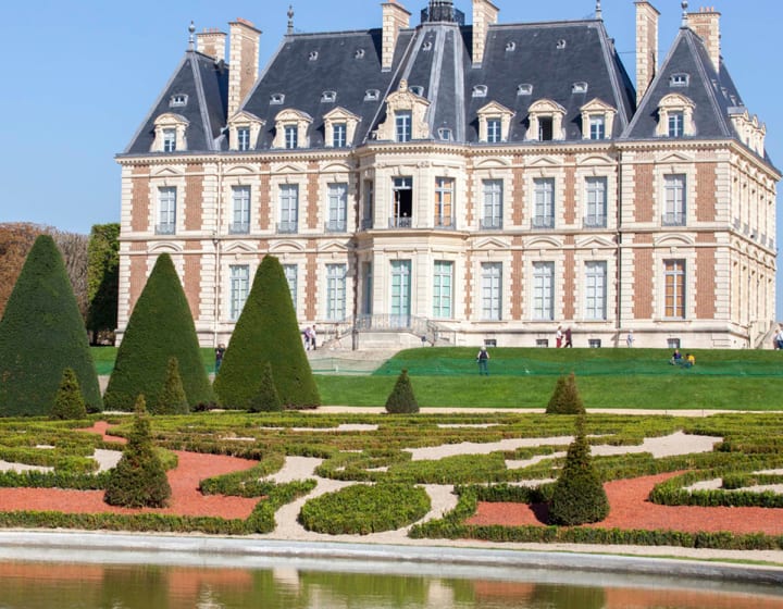 Extérieur et broderies