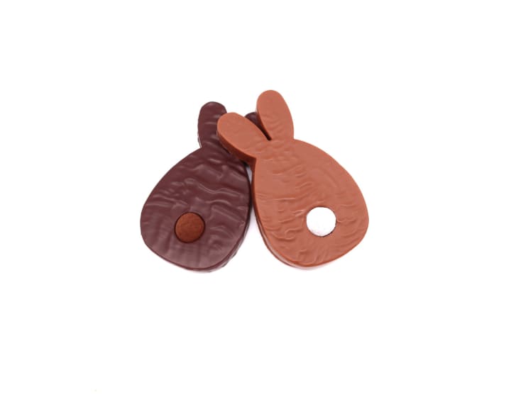 Un lapin mini au gianduja enrobé de chocolat au lait ou noir