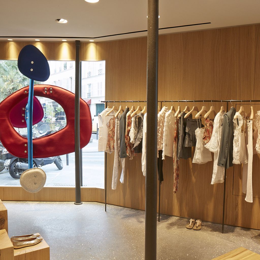 Boutique Isabel Marant%252C Paris Jacob Visite en pousse dans le quartier Saint-Germain%252C devanture de la boutique Maje.