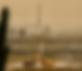 Table dressée face à la Tour Eiffel