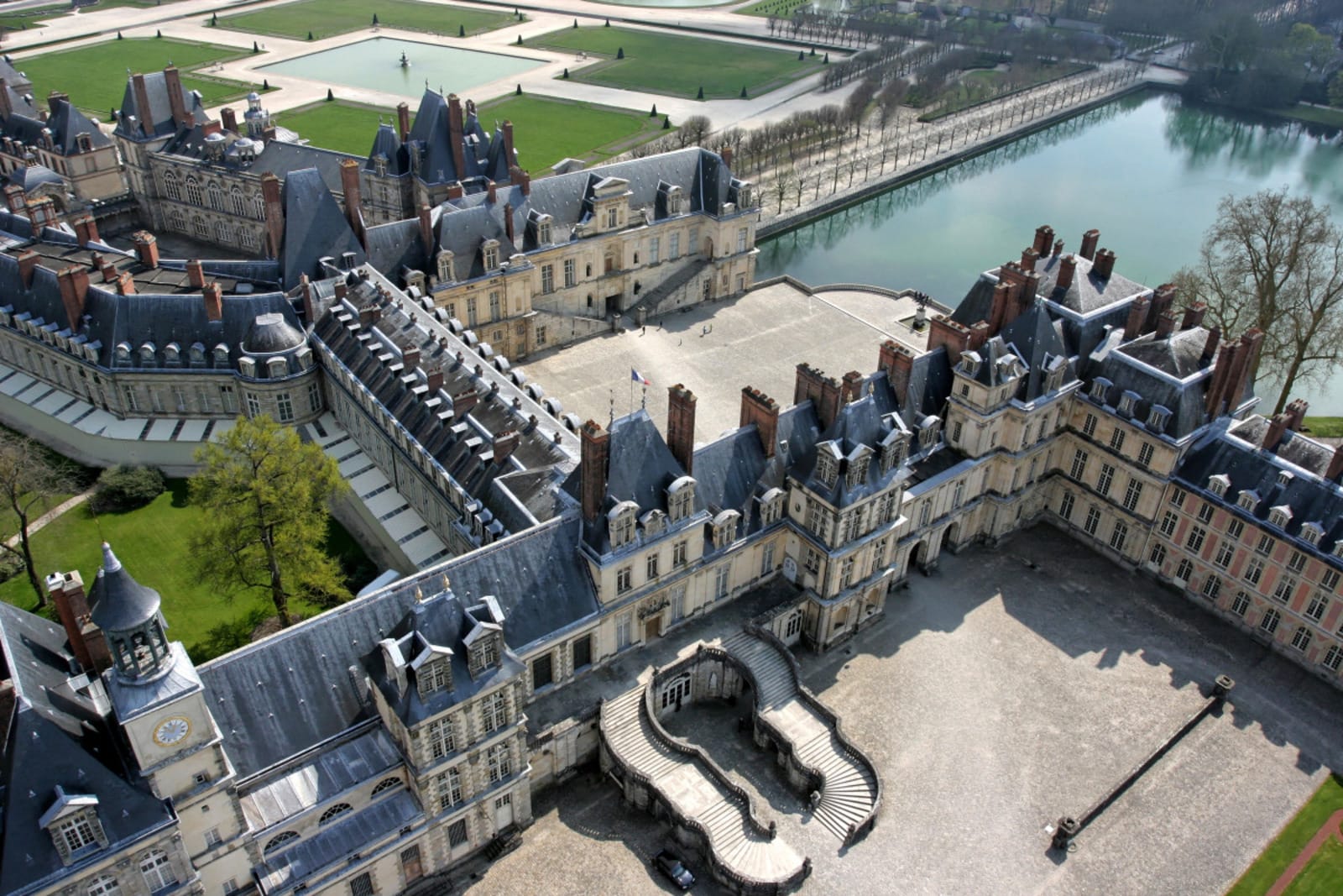 Château de Fontainebleau%252C vue aérienne.