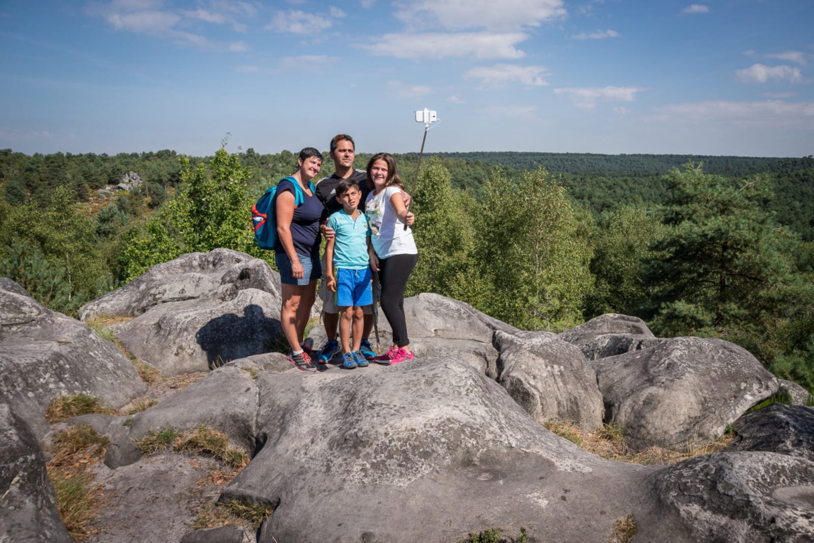 Randonnée en famille en Seine-et-Marne%252C forêt de Fontainebleau%252C été 2016.