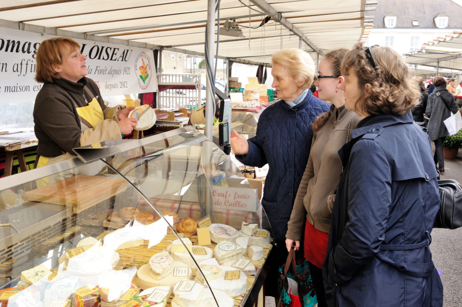 Marché de Fontainebleau%252C fromagerie Loiseau%252C fromager affineur de Brie%252C Brie de Melun%252C Seine-et-Marne.