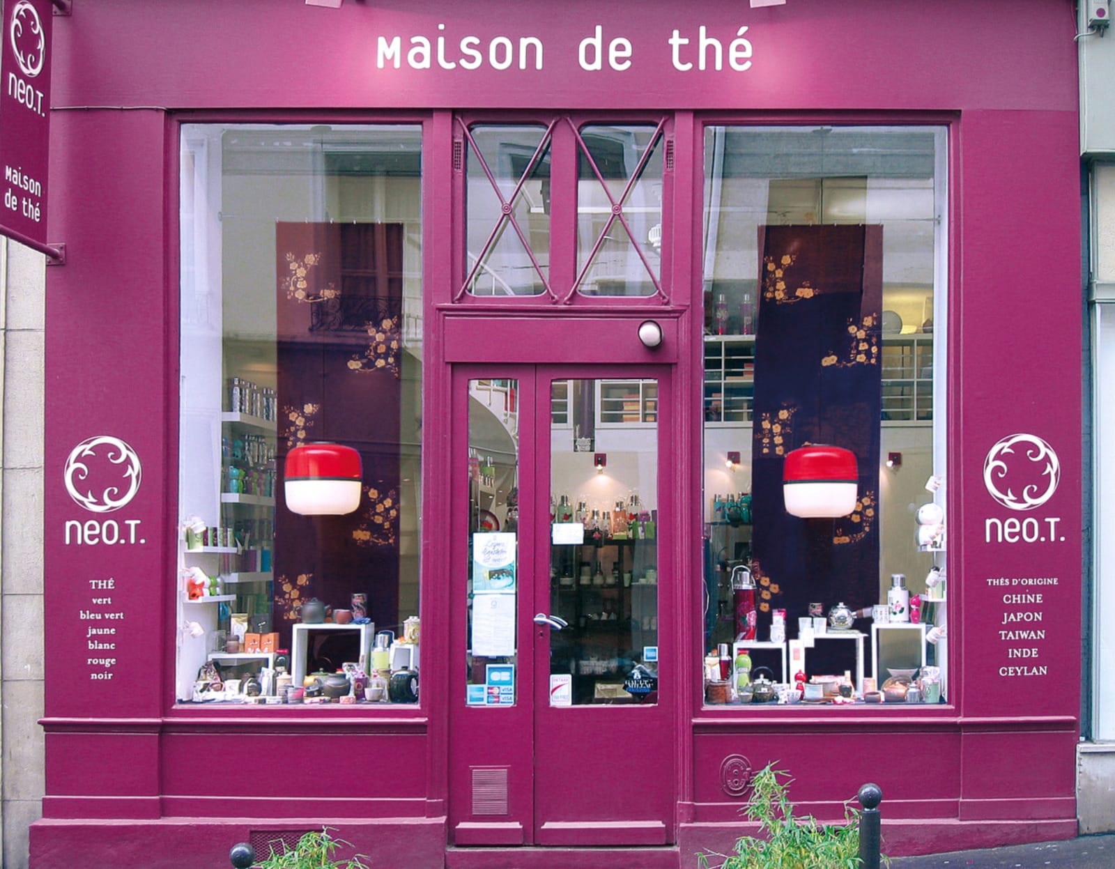 Notre maison de thé a ouvert ses portes en octobre 2007 au 89%252C rue des Martyrs à Paris