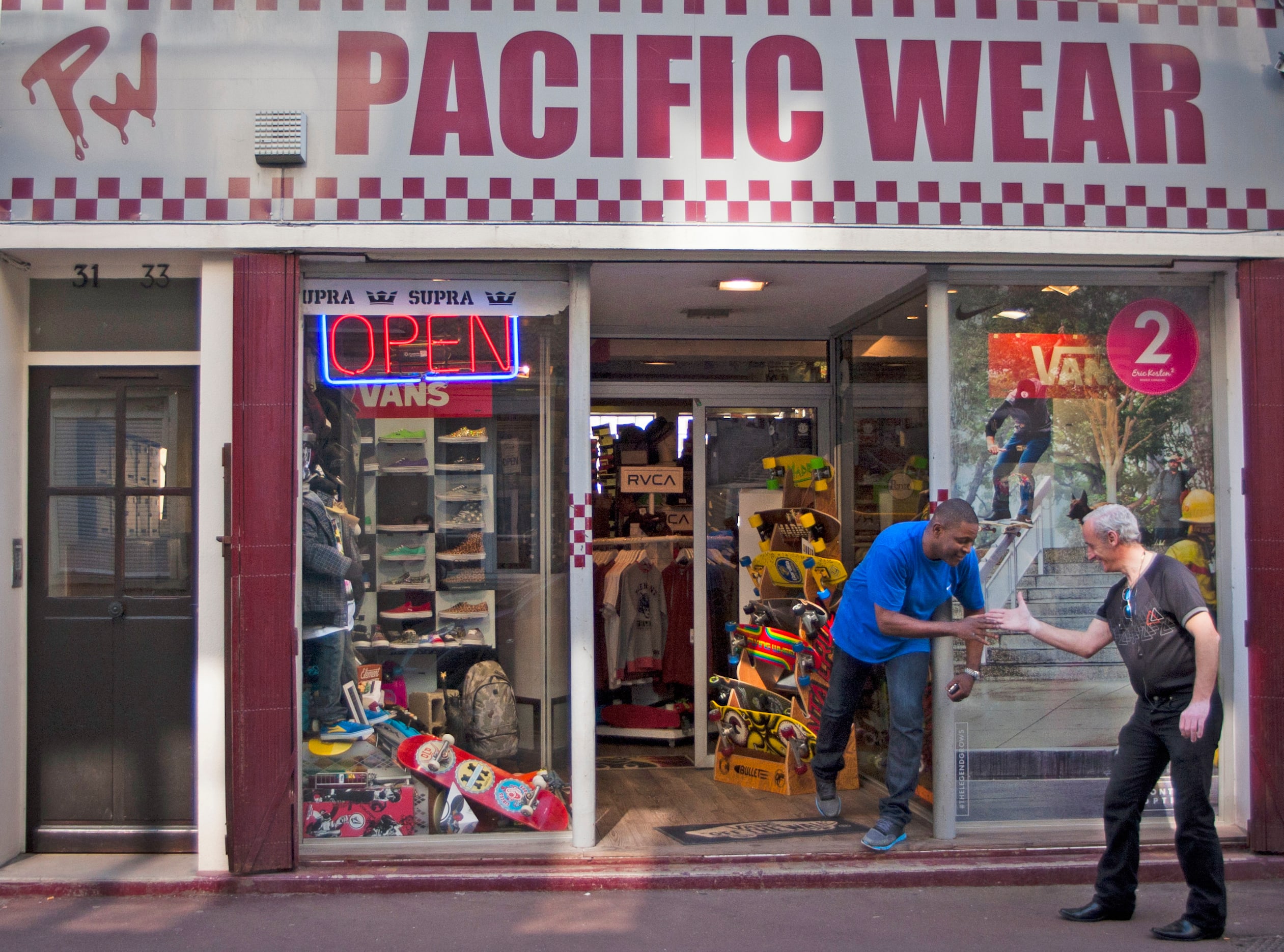 Boutique Pacific Wear%252C spécialisée dans le street wear%252C Saint-Germain-en-Laye 2016