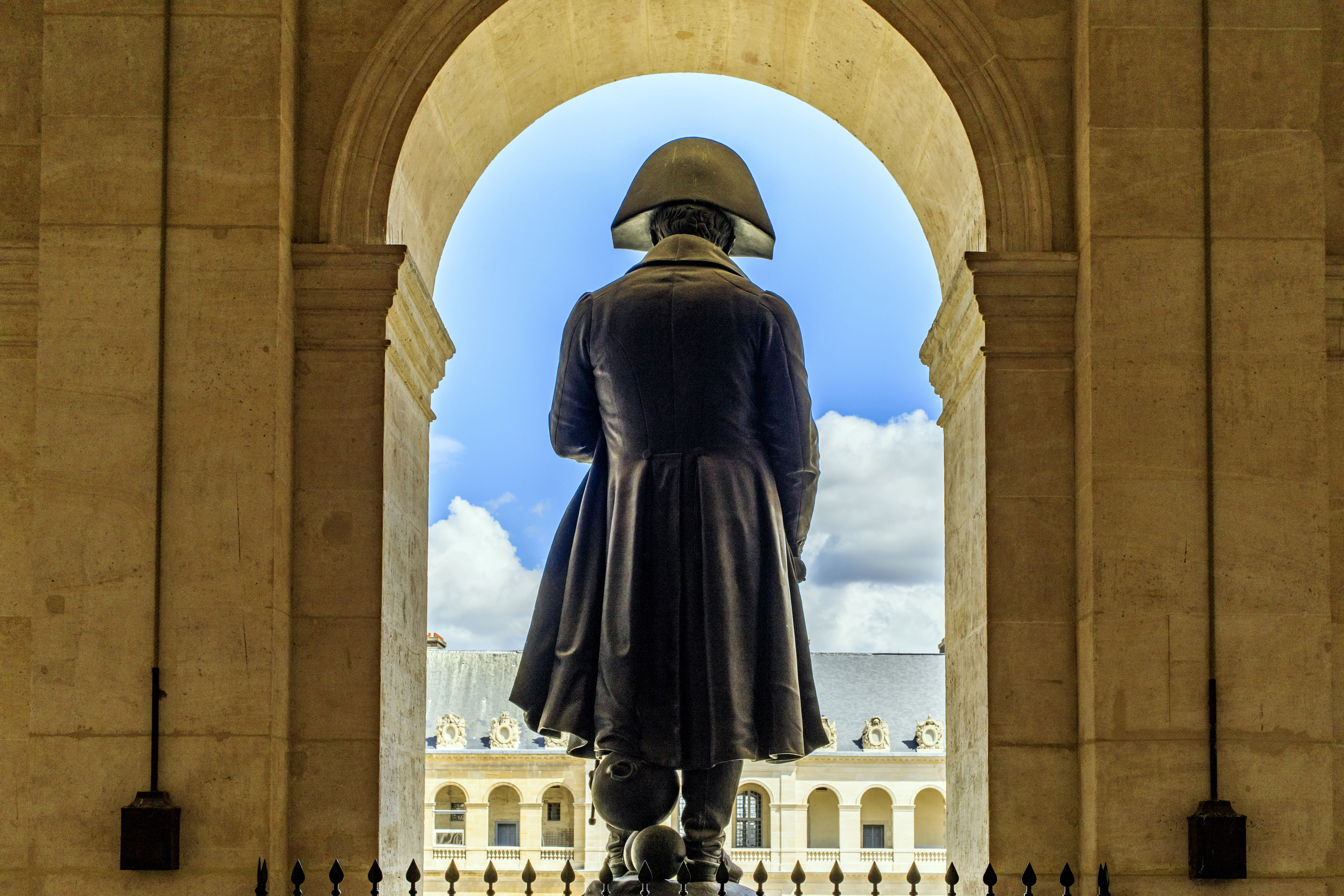 Musée de l'Armée Hôtel national des Invalides%252C statue de Napoléon%252C de dos. Paris 2017.