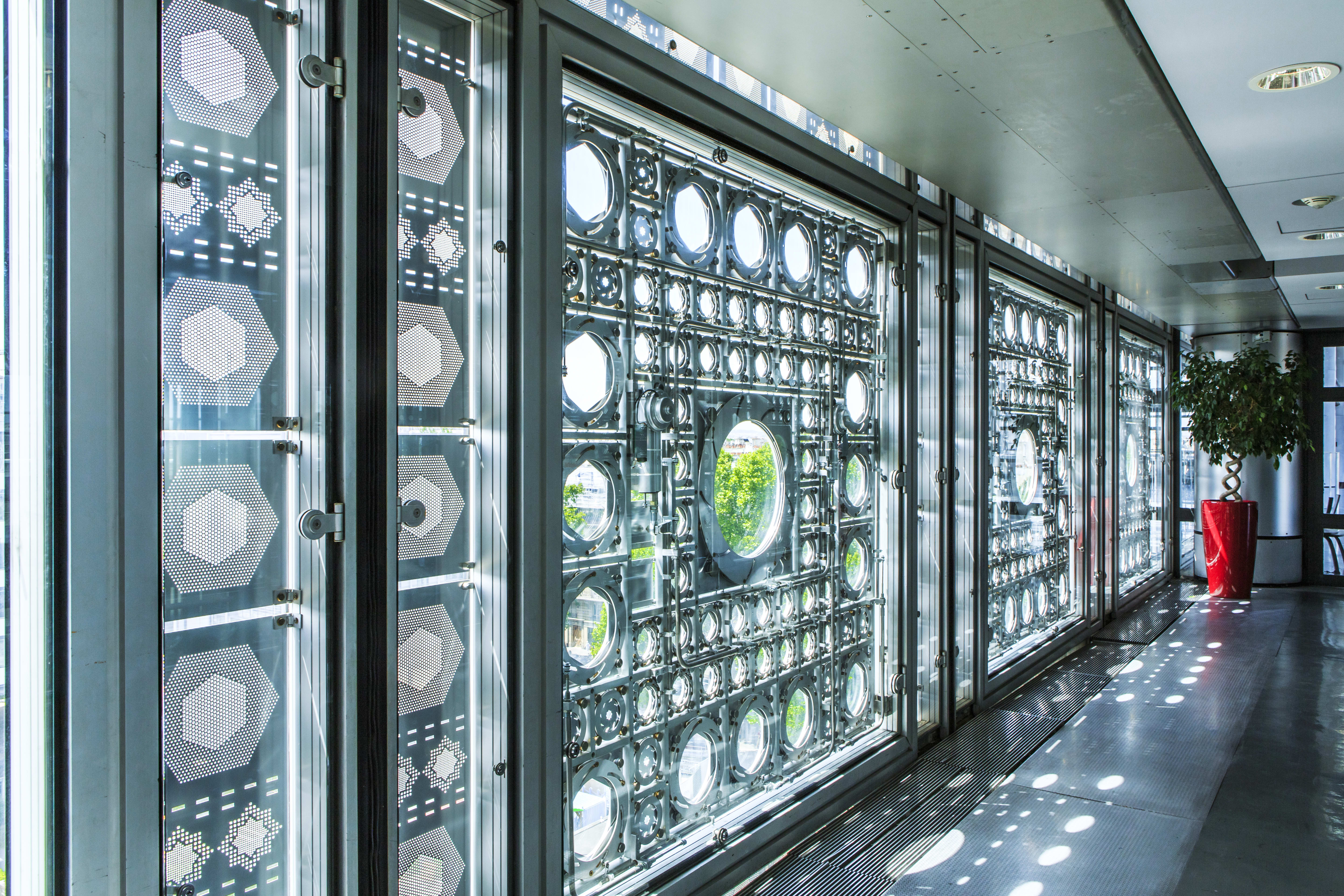 Glass worlds. Institut du monde arabe. Париж,.