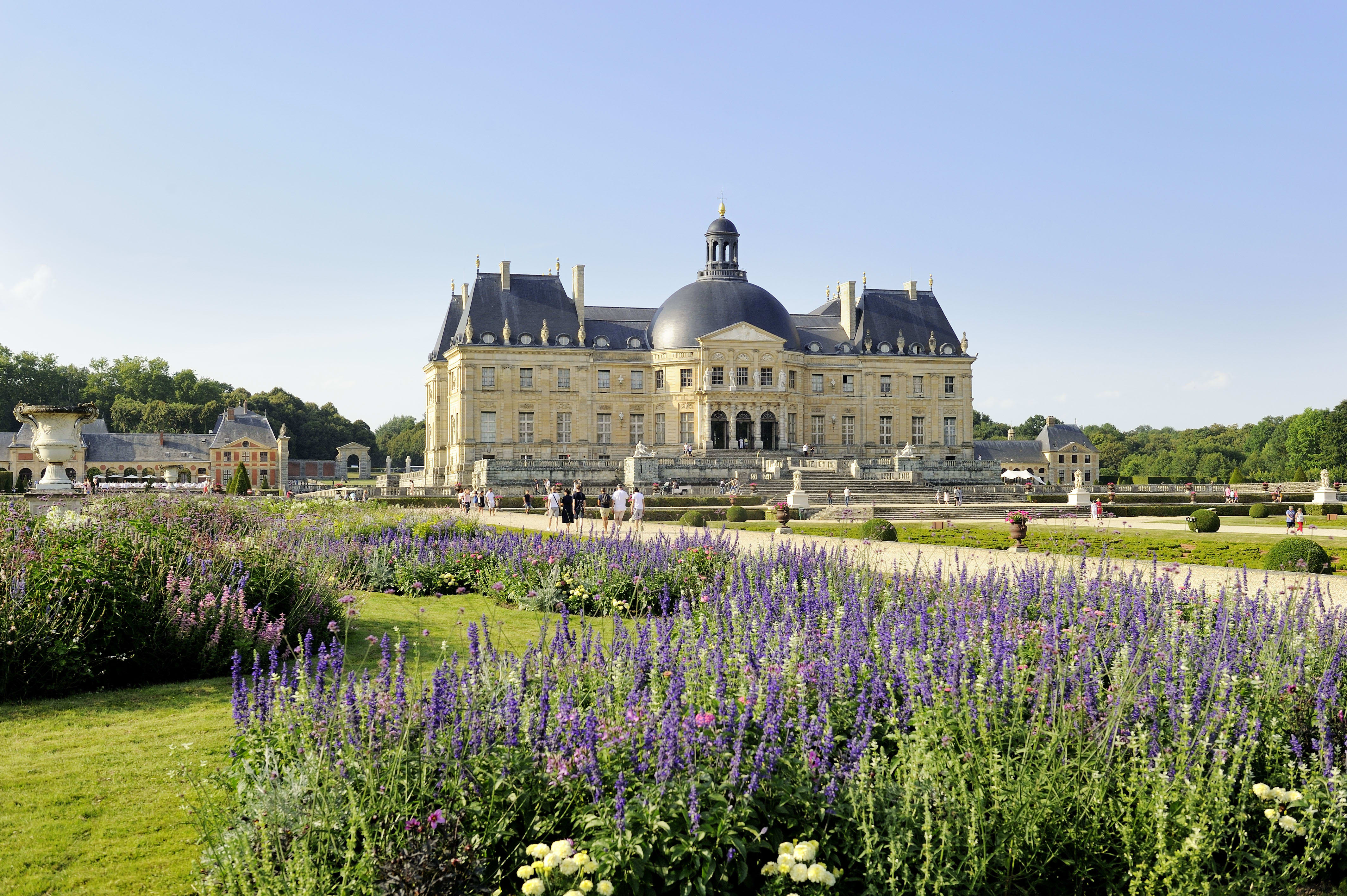 Courtyards and Gardens - Château de Fontainebleau