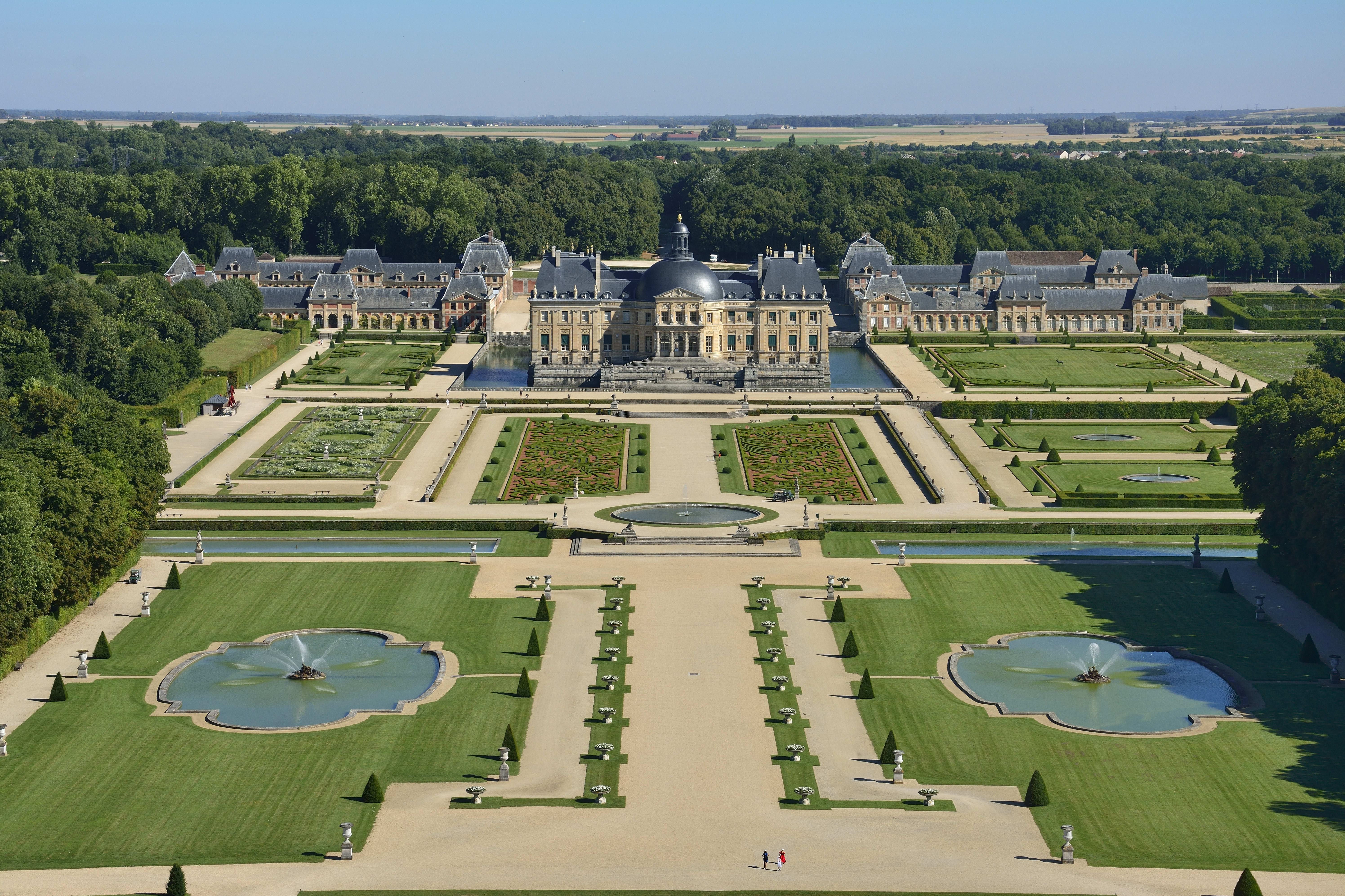 Courtyards and Gardens - Château de Fontainebleau