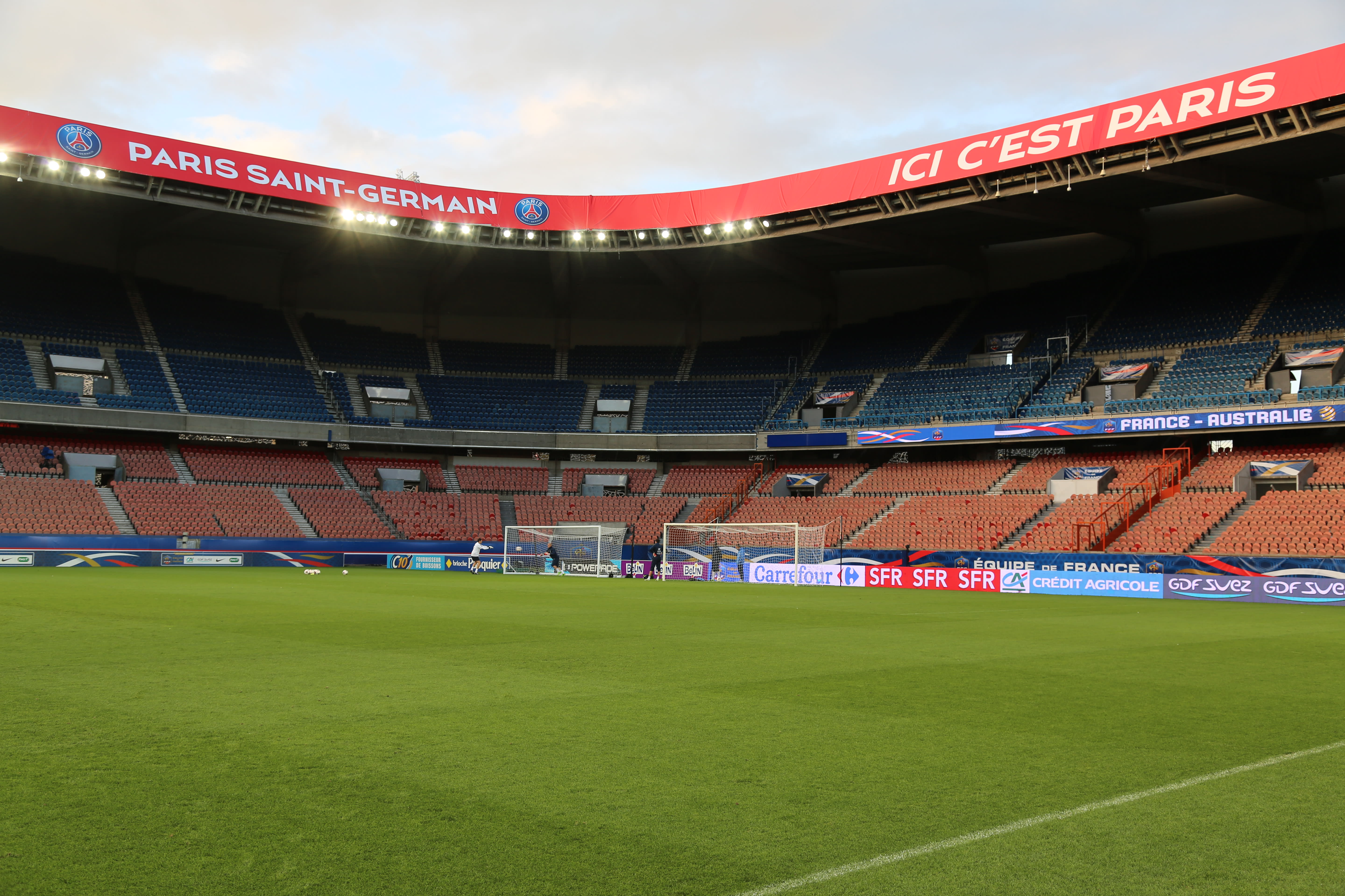 Mise en place au Parc des Princes à la veille de la rencontre face à l'Australie