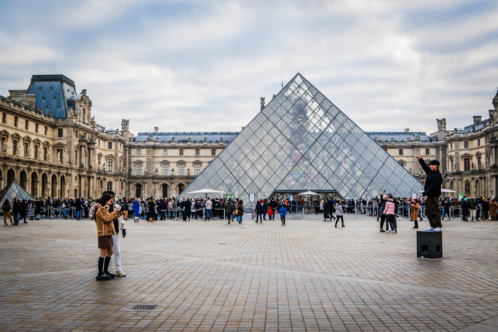 Musée du Louvre%252C intérieur%252C Pyramide