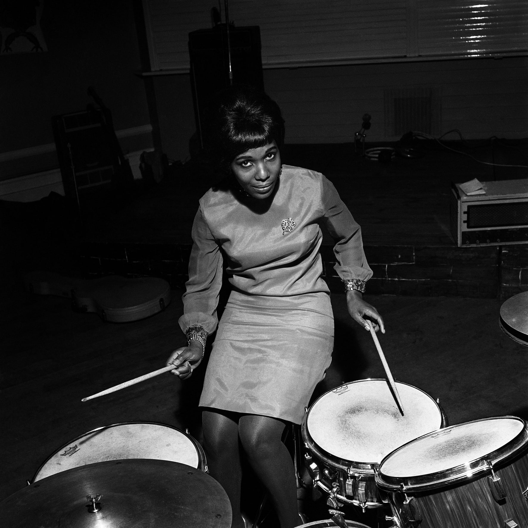 Exposition au Musée national de l’histoire de l’immigration. La chanteuse ougandaise Constance Mullando%252C Londres%252C 1966