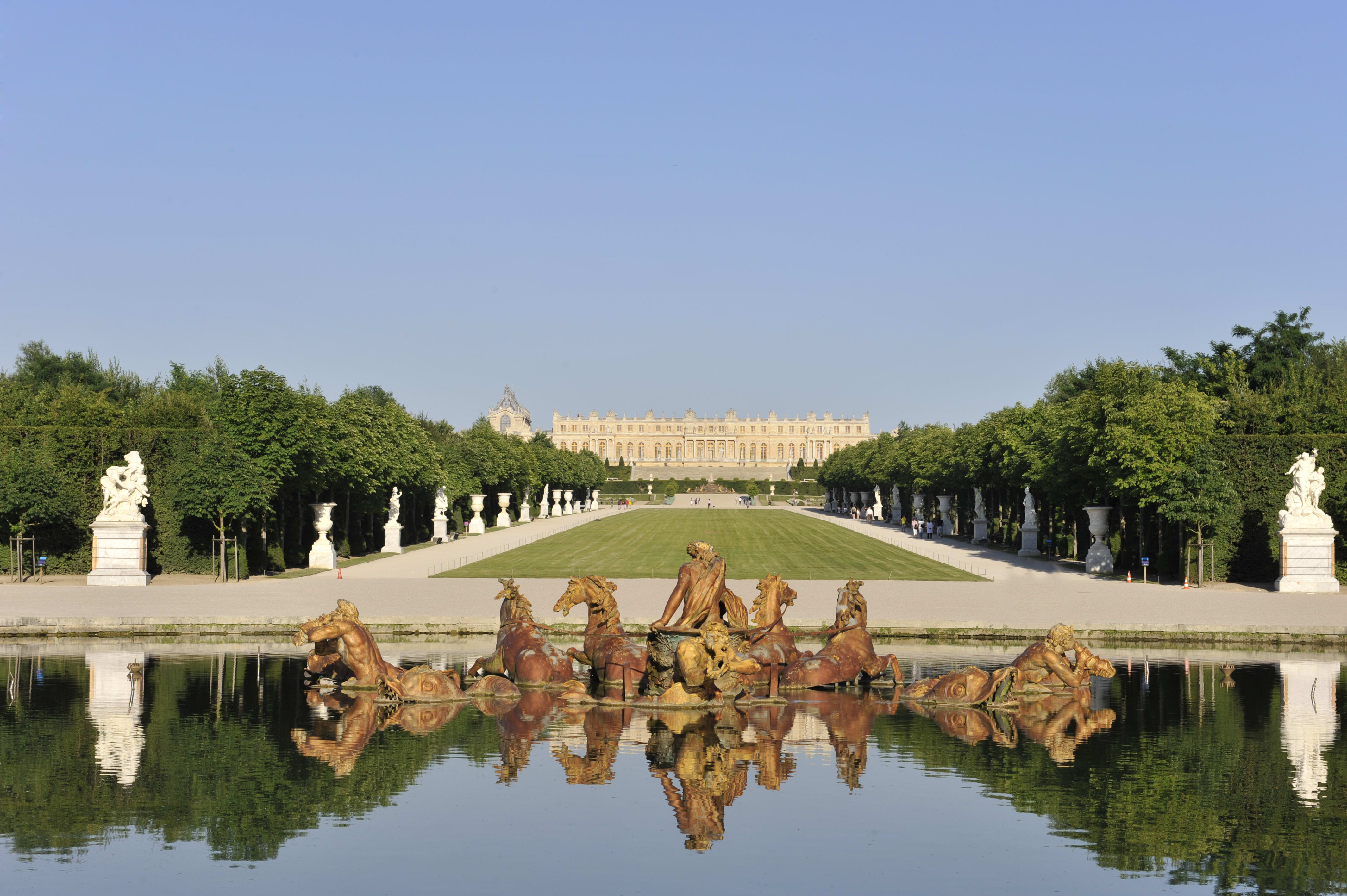 Château de Versailles%252C jardins à la française%252C 2011.
