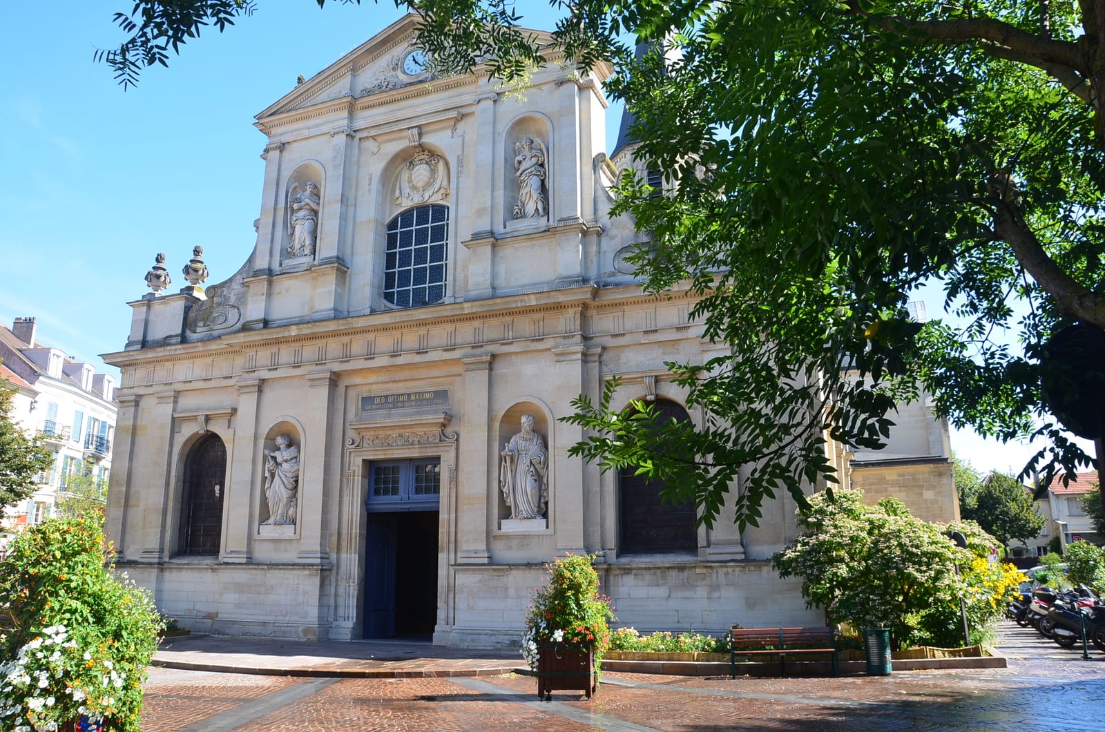Façade de l'Eglise Saint-Pierre Saint-Paul de Rueil-Malmaison%252C 2012.