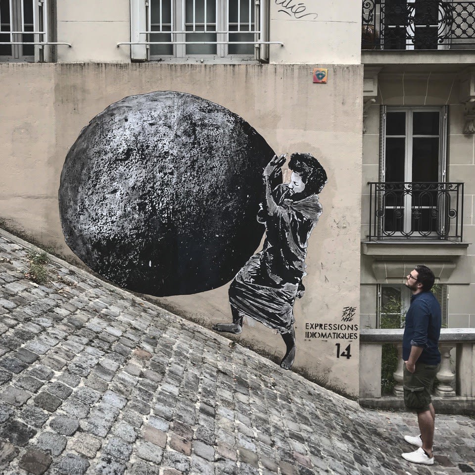Le mythe de sisyphe%252C collé dans les escaliers de la Butte Montmartre