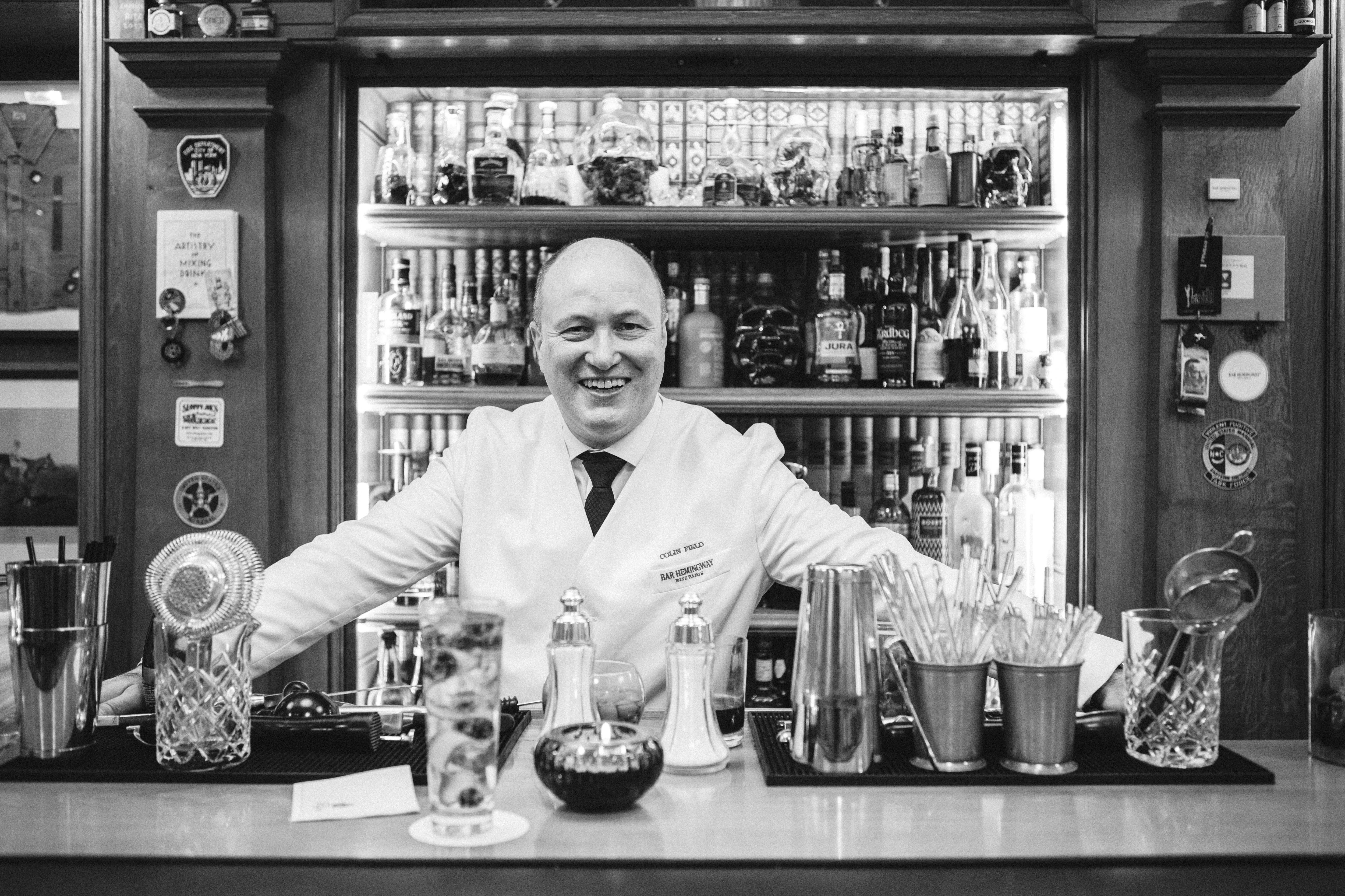 Célèbre barman%252C Colin Field%252C Bar Hemingway