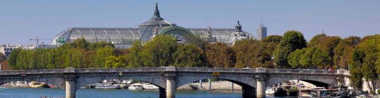 Bateaux-Mouches, Paris.